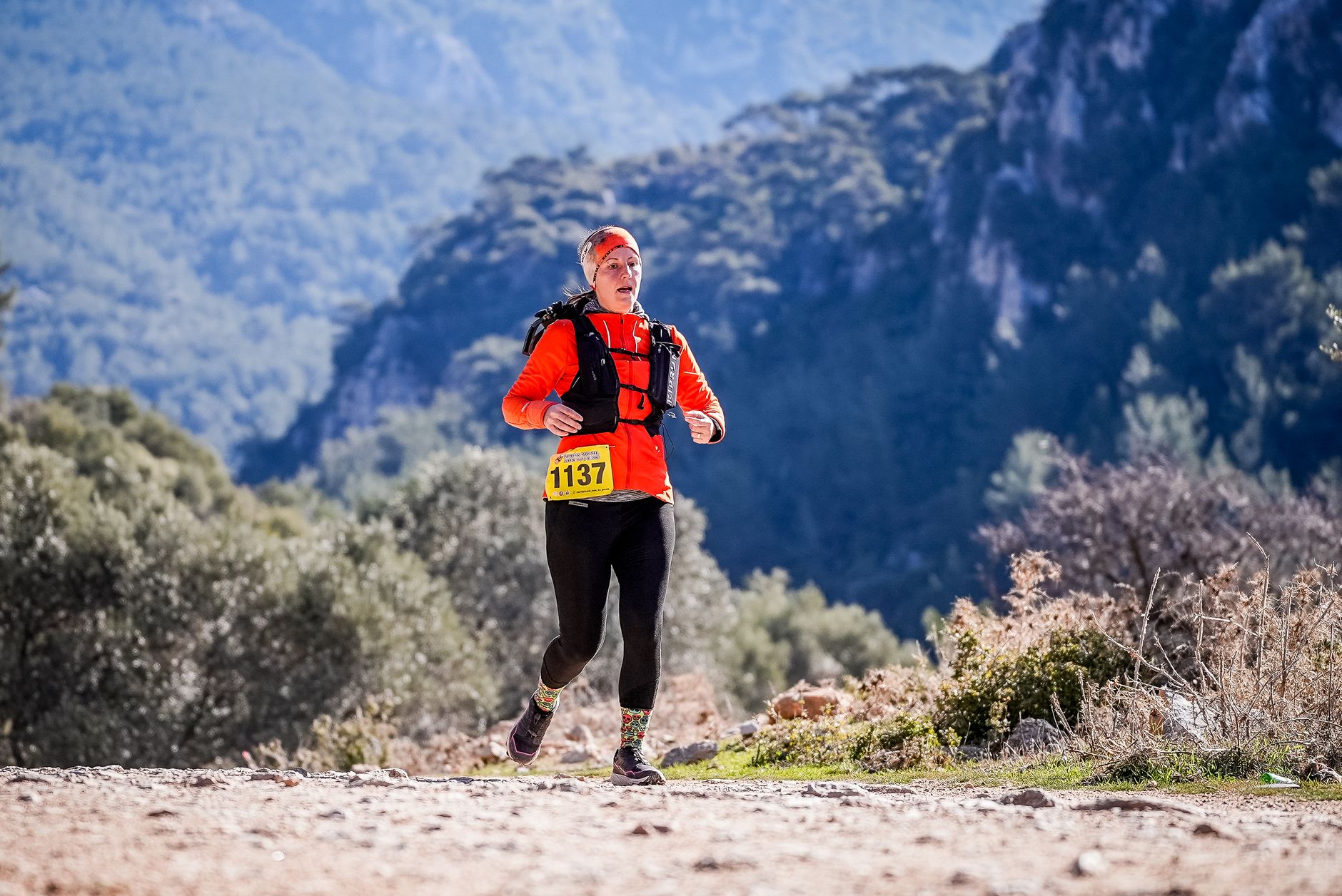 trail runner jacket mountain